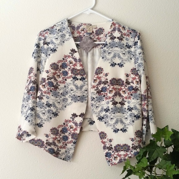 Cozy Casual Jackets & Blazers - Lightweight Open Front Floral 3/4 Blazer; M